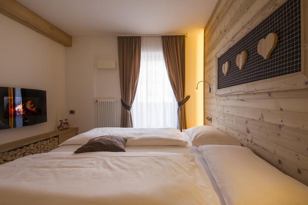 Hotel Garni Lastei ปอซซาดิฟัซซา ภายนอก รูปภาพ