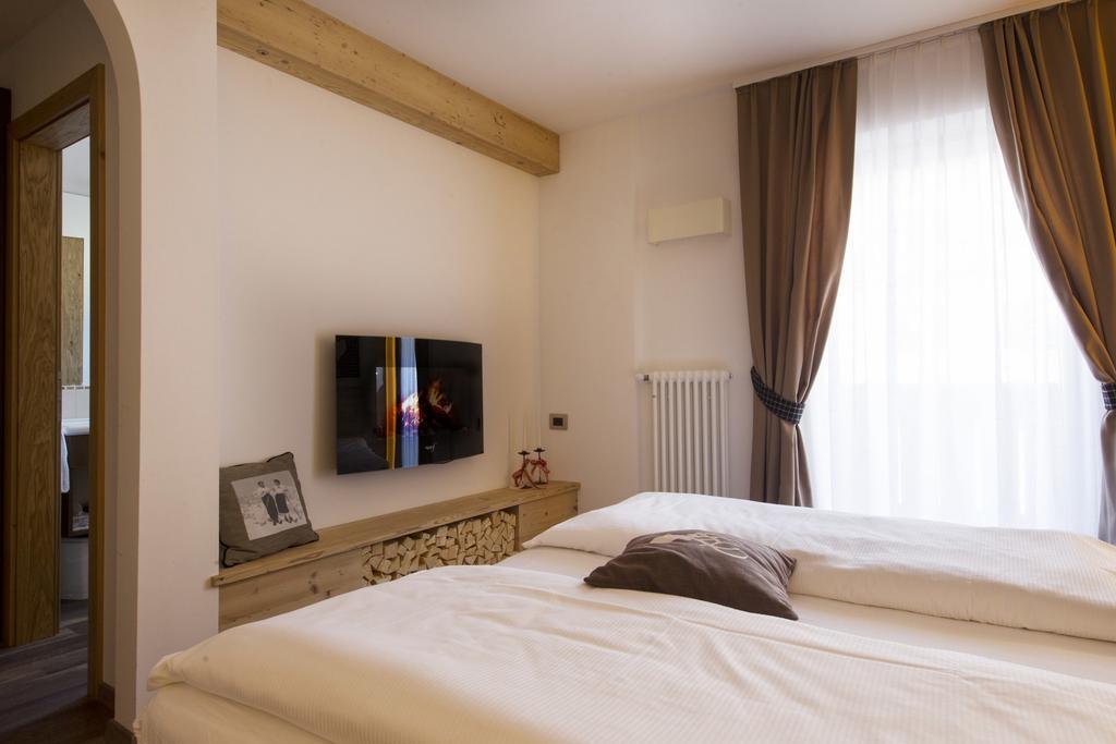 Hotel Garni Lastei ปอซซาดิฟัซซา ภายนอก รูปภาพ