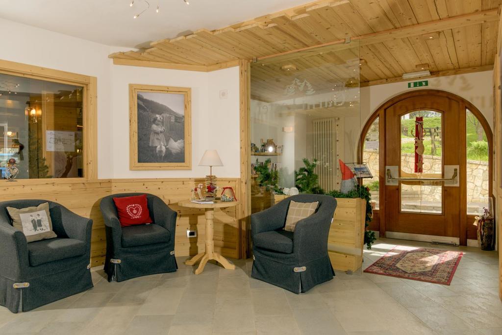 Hotel Garni Lastei ปอซซาดิฟัซซา ภายนอก รูปภาพ