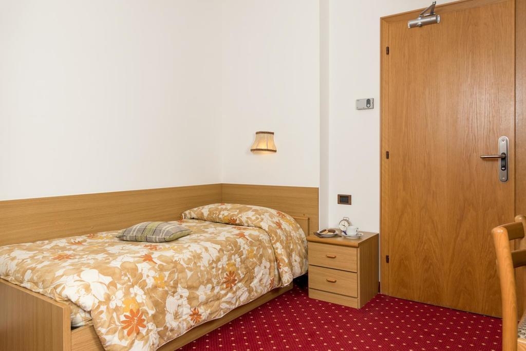 Hotel Garni Lastei ปอซซาดิฟัซซา ภายนอก รูปภาพ