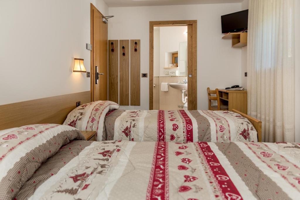 Hotel Garni Lastei ปอซซาดิฟัซซา ภายนอก รูปภาพ