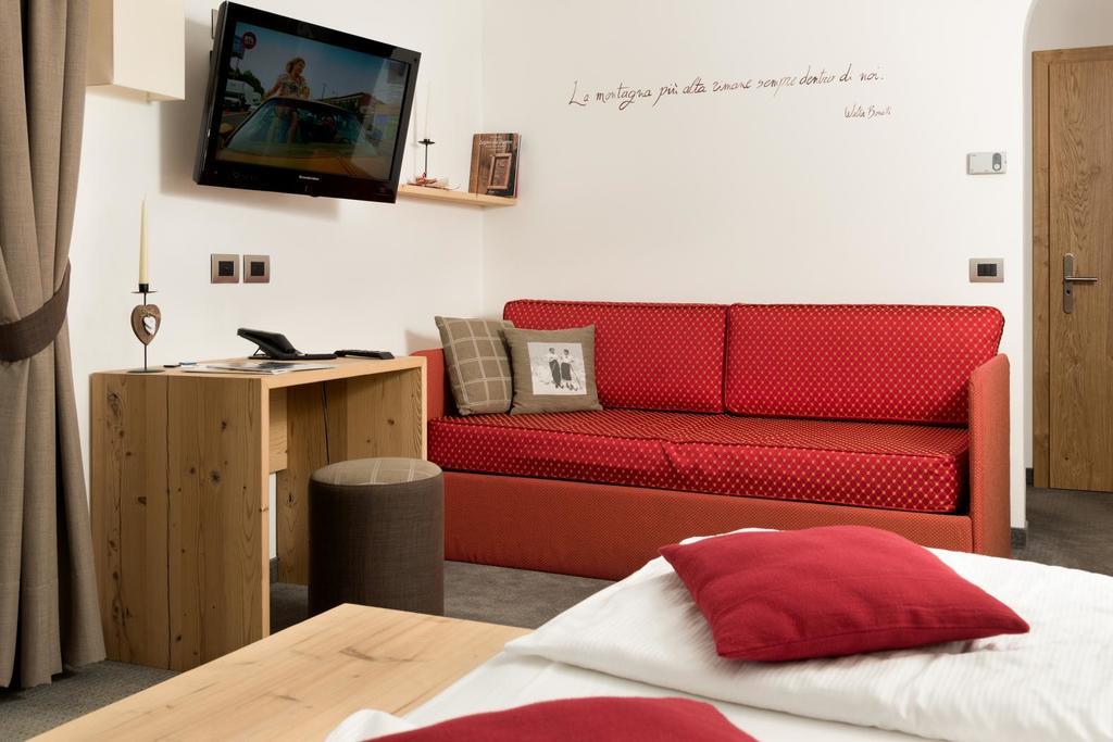 Hotel Garni Lastei ปอซซาดิฟัซซา ภายนอก รูปภาพ