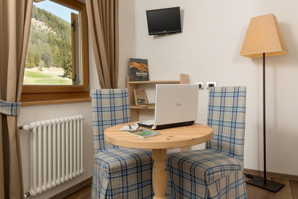 Hotel Garni Lastei ปอซซาดิฟัซซา ภายนอก รูปภาพ