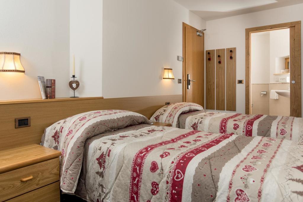 Hotel Garni Lastei ปอซซาดิฟัซซา ภายนอก รูปภาพ