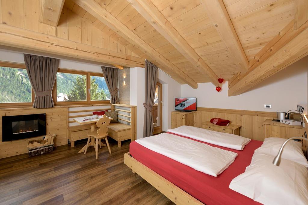 Hotel Garni Lastei ปอซซาดิฟัซซา ภายนอก รูปภาพ