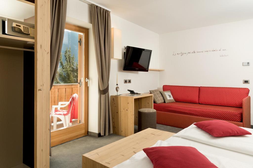 Hotel Garni Lastei ปอซซาดิฟัซซา ภายนอก รูปภาพ