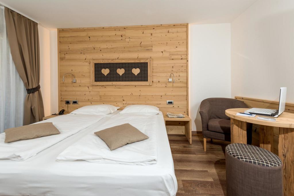 Hotel Garni Lastei ปอซซาดิฟัซซา ภายนอก รูปภาพ