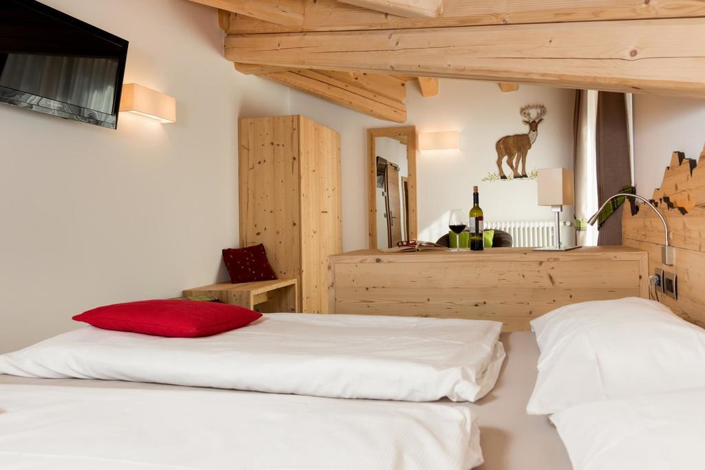 Hotel Garni Lastei ปอซซาดิฟัซซา ภายนอก รูปภาพ