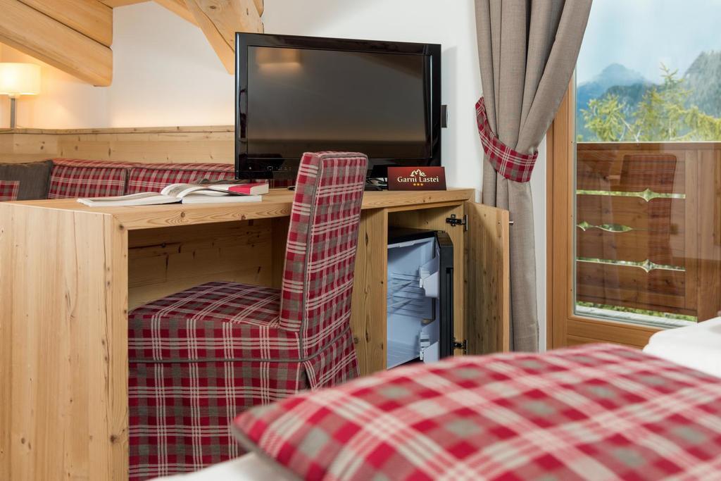 Hotel Garni Lastei ปอซซาดิฟัซซา ภายนอก รูปภาพ