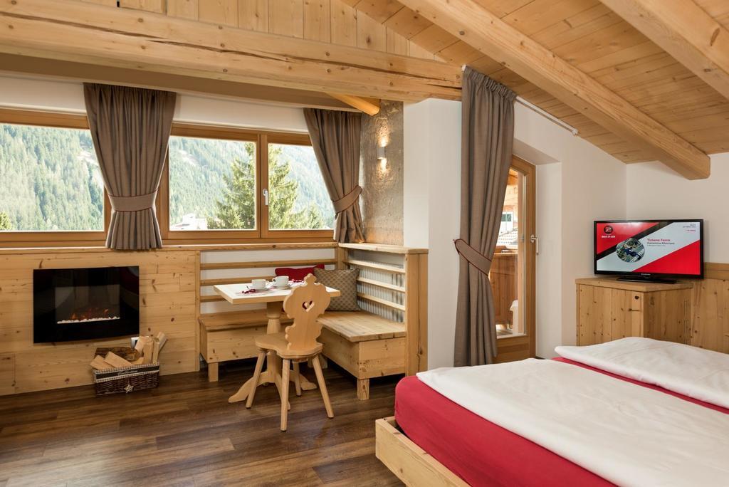Hotel Garni Lastei ปอซซาดิฟัซซา ภายนอก รูปภาพ