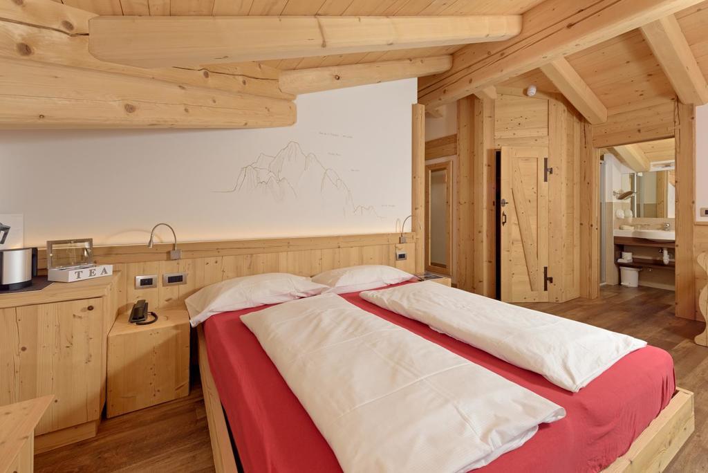 Hotel Garni Lastei ปอซซาดิฟัซซา ภายนอก รูปภาพ