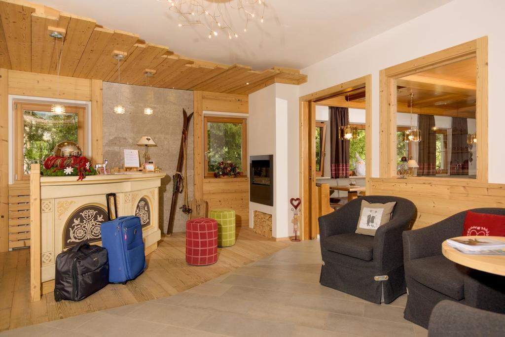 Hotel Garni Lastei ปอซซาดิฟัซซา ภายนอก รูปภาพ