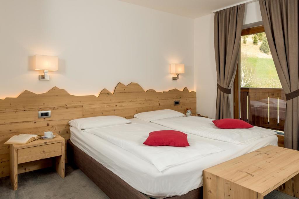 Hotel Garni Lastei ปอซซาดิฟัซซา ภายนอก รูปภาพ