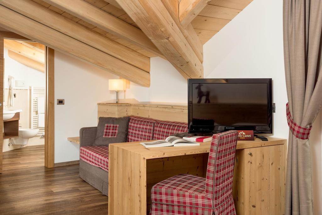 Hotel Garni Lastei ปอซซาดิฟัซซา ภายนอก รูปภาพ