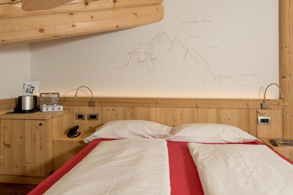 Hotel Garni Lastei ปอซซาดิฟัซซา ภายนอก รูปภาพ