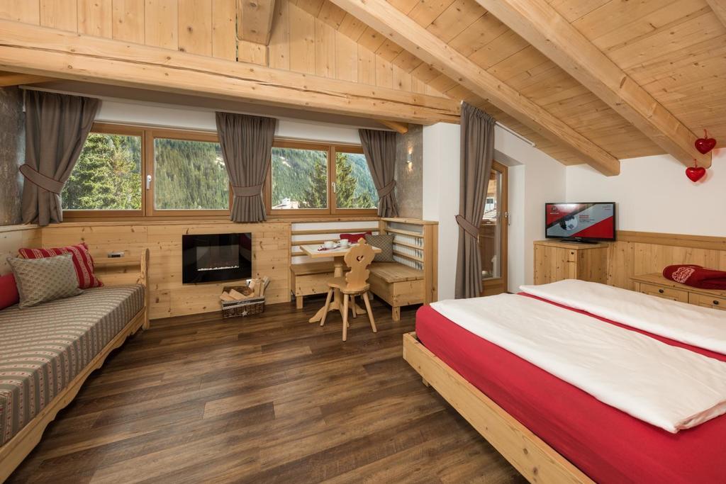 Hotel Garni Lastei ปอซซาดิฟัซซา ภายนอก รูปภาพ
