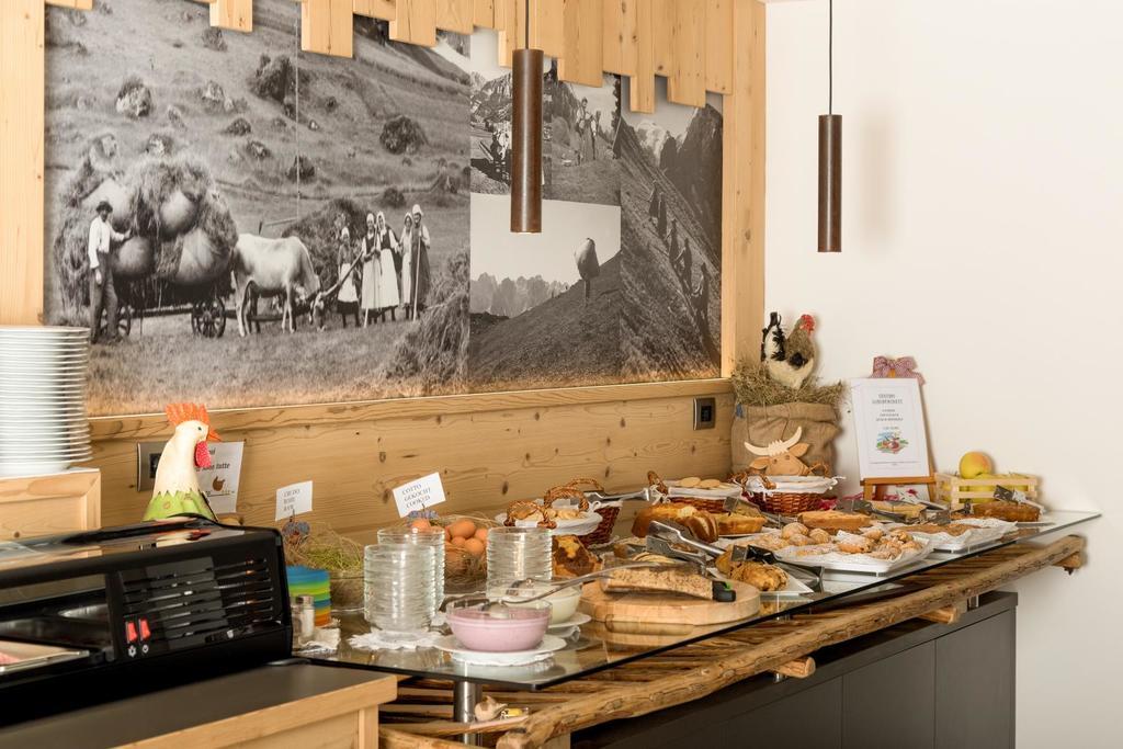 Hotel Garni Lastei ปอซซาดิฟัซซา ภายนอก รูปภาพ