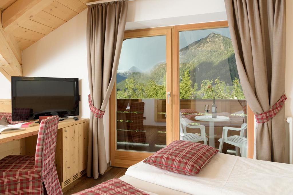 Hotel Garni Lastei ปอซซาดิฟัซซา ภายนอก รูปภาพ