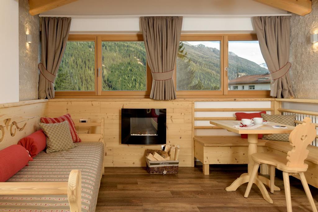 Hotel Garni Lastei ปอซซาดิฟัซซา ภายนอก รูปภาพ